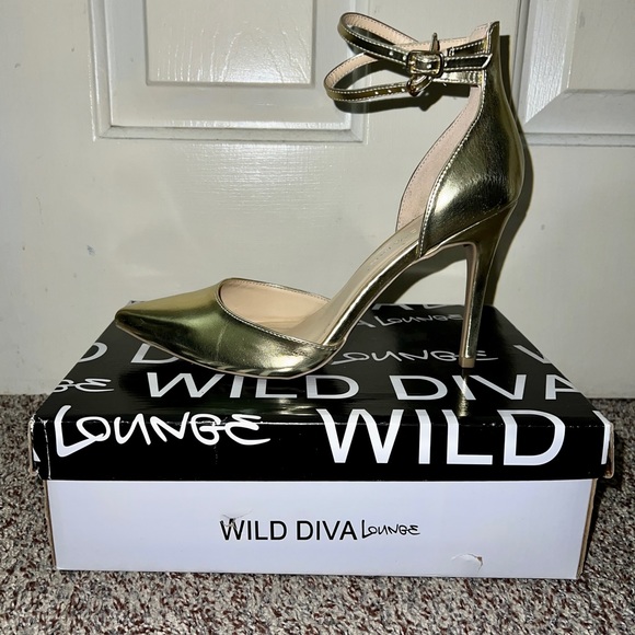 Gold Closed Toe Heels - Picture 2 of 5